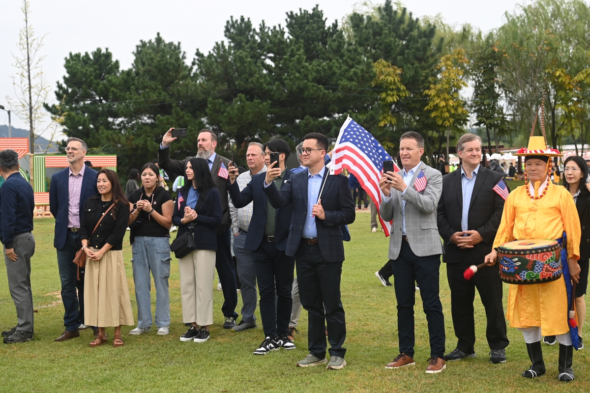 연수구는 10월 17일부터 19일까지 3일간 송도달빛축제공원과 능허대 공원 일원에서 열린 제13회 연수 능허대 문화축제가 총 약 7만 2천여 명 주최 측 추산의 관람객이 찾으며 성황리에 막을 내렸다고 24일 밝혔다